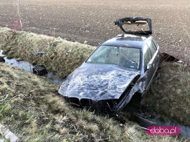 Pijany kierowca wpadł do rowu na drodze Pieszyce - Bielawa