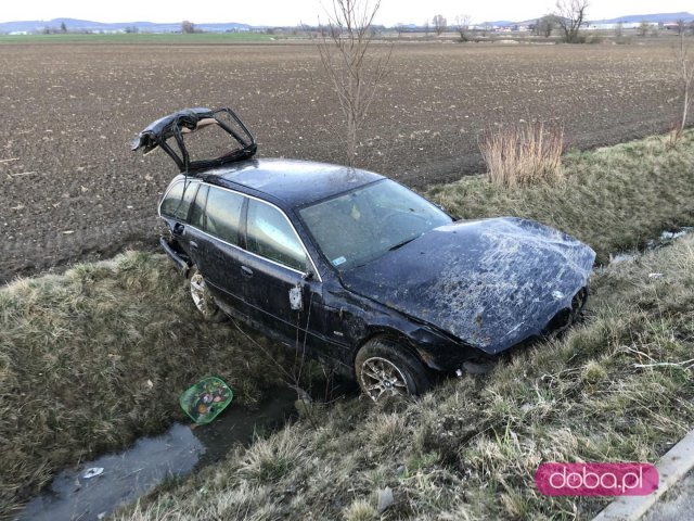 Pijany kierowca wpadł do rowu na drodze Pieszyce - Bielawa