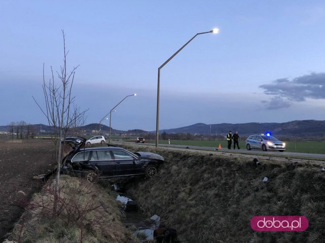 Pijany kierowca wpadł do rowu na drodze Pieszyce - Bielawa