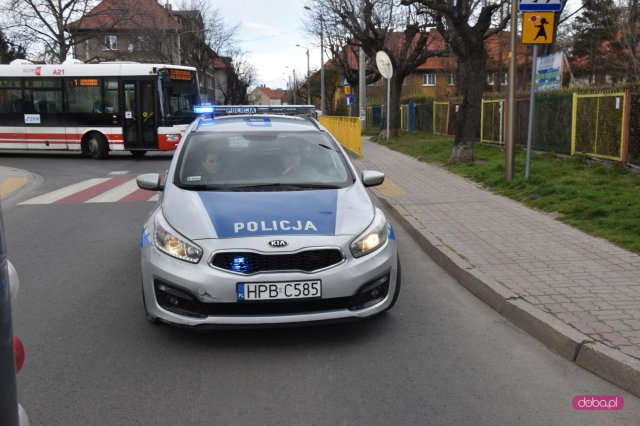 3-latek wybiegł na jezdnię pod autobus