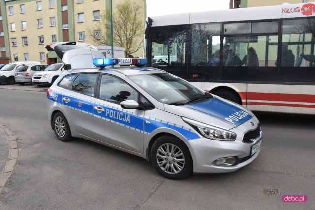 3-latek wybiegł na jezdnię pod autobus