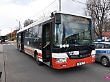 3-latek wybiegł na jezdnię pod autobus