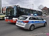 3-latek wybiegł na jezdnię pod autobus