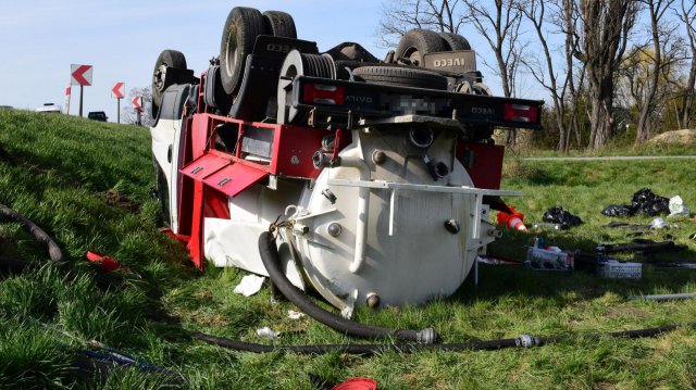 Zderzenie trzech pojazdów na ósemce