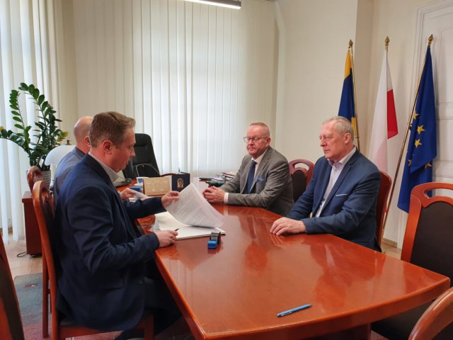 Umowa na przebudowę ulicy Piastowskiej w Uciechowie podpisana