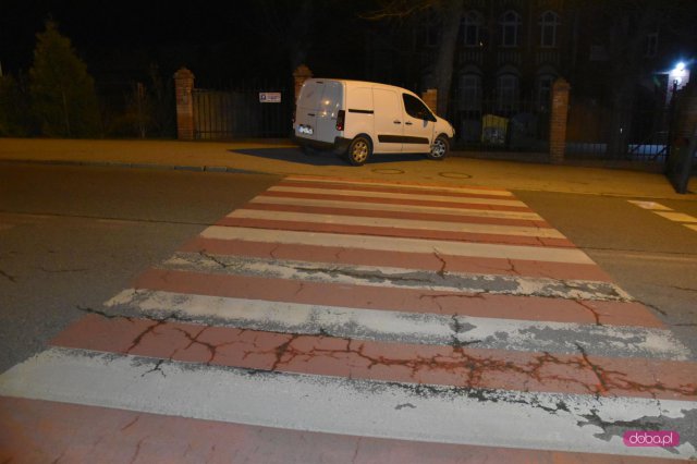 Peugeotem wjechał w ogrodzenie szkoły podstawowej
