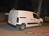 Peugeotem wjechał w ogrodzenie szkoły podstawowej