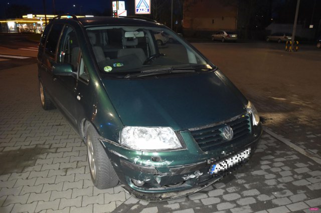 Zderzenie dwóch pojazdów na rondzie w Dzierżoniowie