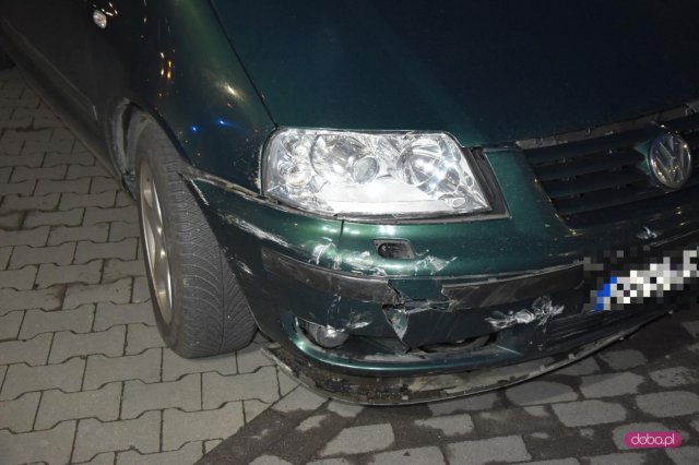 Zderzenie dwóch pojazdów na rondzie w Dzierżoniowie