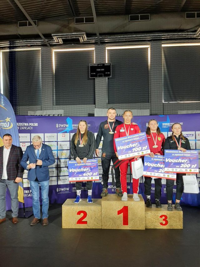 Fenomenalny występ zawodniczek JUNIOR-a Dzierżoniów w Mistrzostwach Polski w zapasach