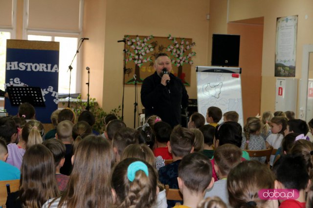 Joszko Broda w Szkole Podstawowej w Tuszynie