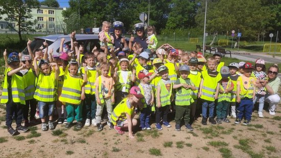 Policjantki dzierżoniowskiej drogówki po raz kolejny spotkały się z przedszkolakami