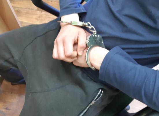 Dzierżoniowscy policjanci zatrzymali dwie osoby, które posiadały przy sobie narkotyki