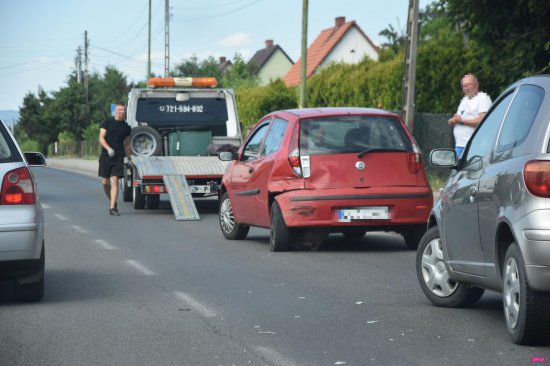 Zderzenie dwóch pojazdów na Dzierżoniowskiej w Bielawie