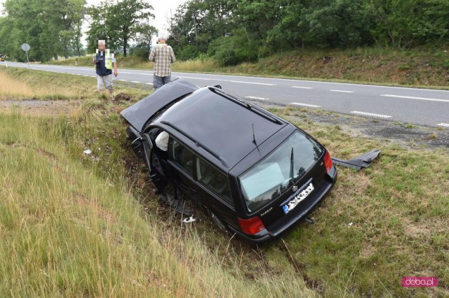 Volkswagen wypadł z drogi Łagiewniki - Dzierżoniów