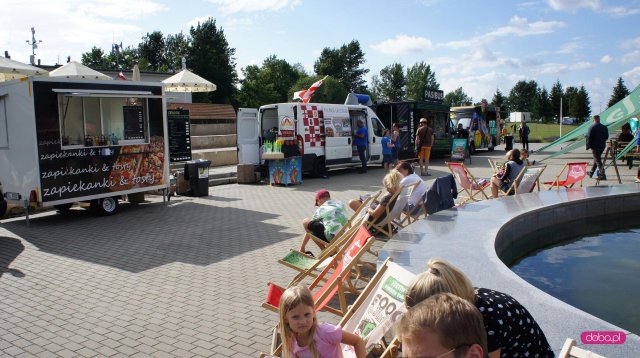 Festiwal Smaków Świata rozpoczęty. Food Trucki wjechały nad Zalew w Bielawie