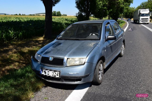 Zderzenie skody i volkswagena na ósemce