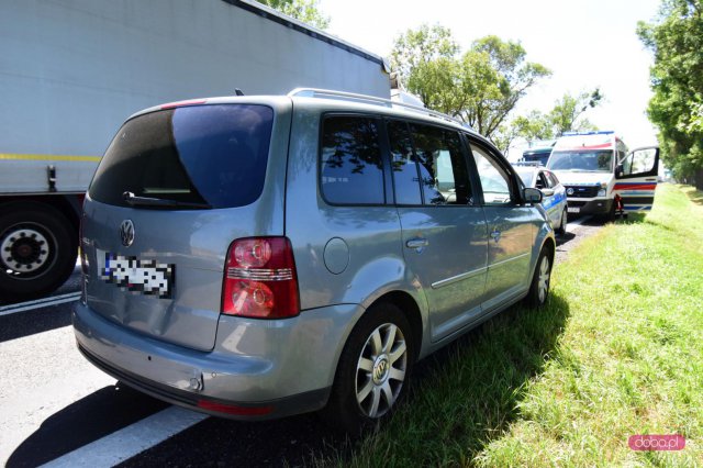 Zderzenie skody i volkswagena na ósemce