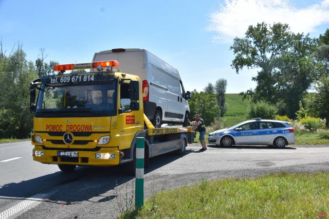 Zderzenie dwóch pojazdów na ósemce