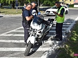 Motocyklista bez prawa jazdy zderzył się z audi