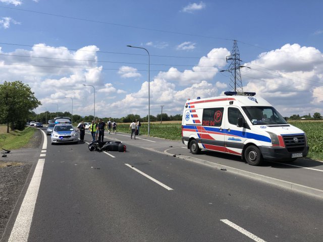 Droga Dzierżoniów - Dobrocin zablokowana. Wypadek motocyklisty