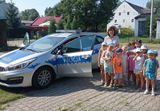 Policjant dzierżoniowskiej drogówki spotkał się z przedszkolakami