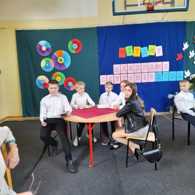 Narodowe Czytanie w Niepublicznej Szkole Podstawowej „Edukacja i Rodzina” w Dzierżoniowie