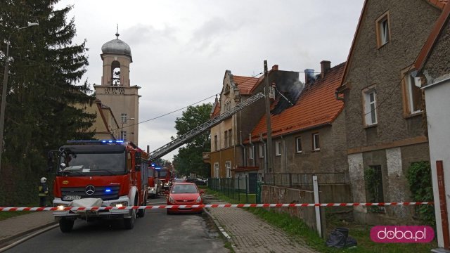 Pożar domu przy ul. Nowowiejskiej w Dzierżoniowie
