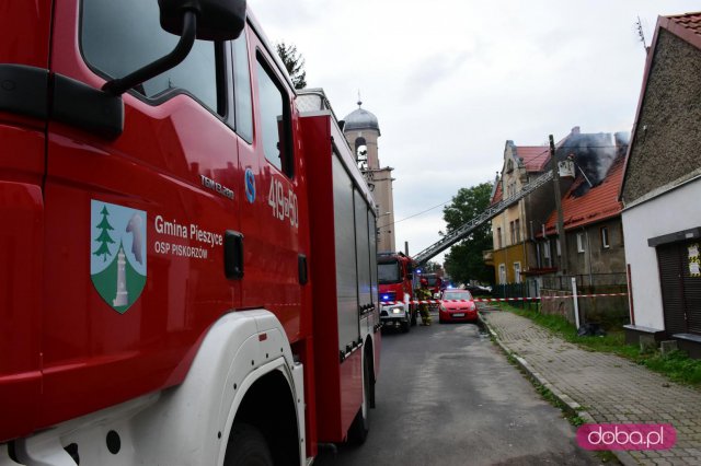Pożar domu przy ul. Nowowiejskiej w Dzierżoniowie