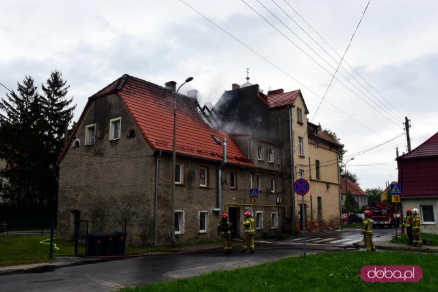 Pożar domu przy ul. Nowowiejskiej w Dzierżoniowie