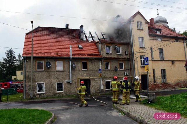 Pożar domu przy ul. Nowowiejskiej w Dzierżoniowie