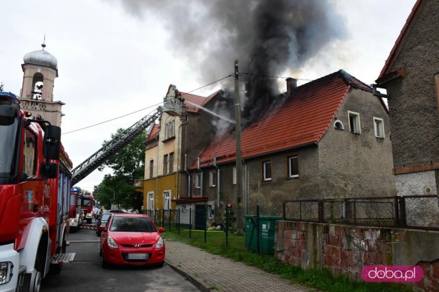 Pożar domu przy ul. Nowowiejskiej w Dzierżoniowie