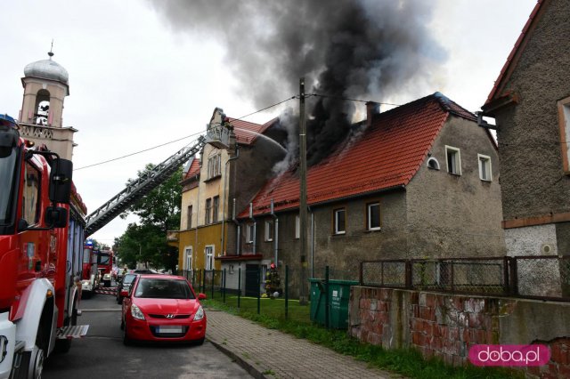Pożar domu przy ul. Nowowiejskiej w Dzierżoniowie