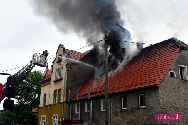Pożar domu przy ul. Nowowiejskiej w Dzierżoniowie