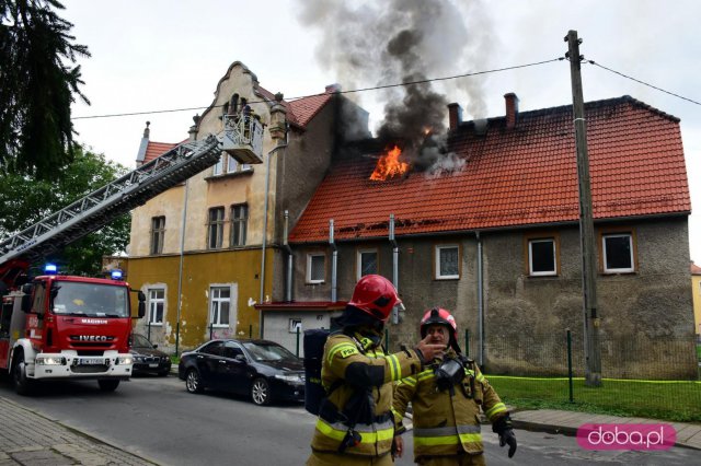 Pożar domu przy ul. Nowowiejskiej w Dzierżoniowie