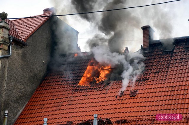 Pożar domu przy ul. Nowowiejskiej w Dzierżoniowie