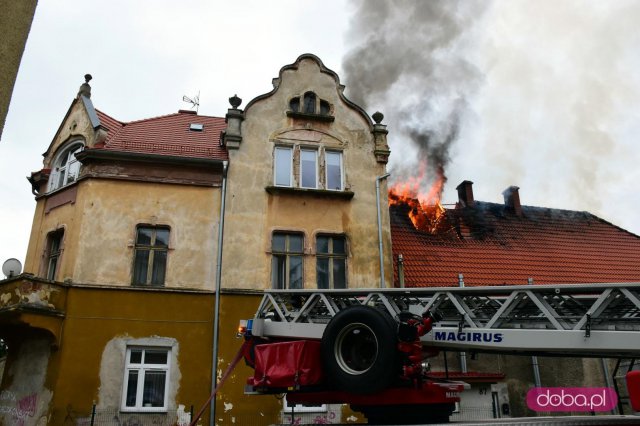 Pożar domu przy ul. Nowowiejskiej w Dzierżoniowie