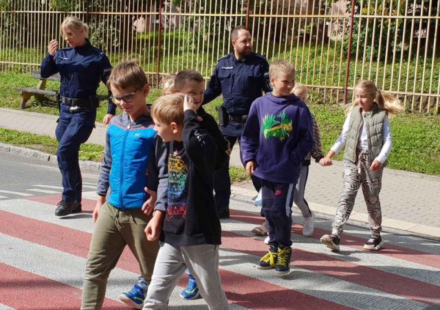 Niemczańscy policjanci spotkali się z dziećmi w Szkole Podstawowej