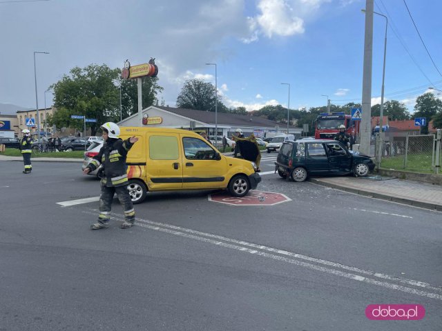 Kolizja na skrzyżowaniu ulic w Pieszycach