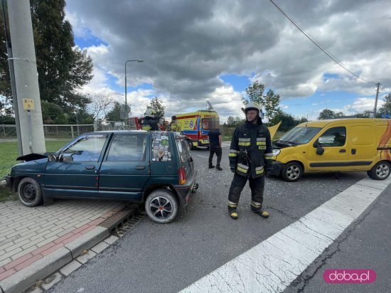 Kolizja na skrzyżowaniu ulic w Pieszycach