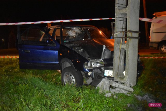 Uderzył w słup i uciekł