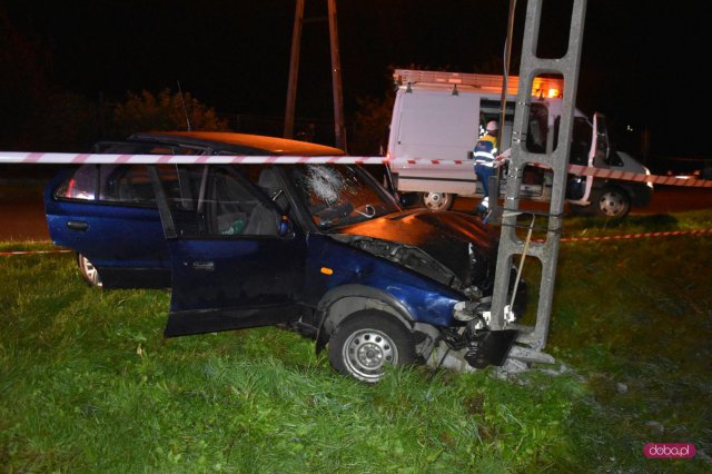 Uderzył w słup i uciekł