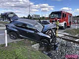 Lexus wjechał pod pociąg w Bielawie