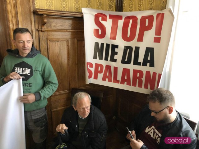Nie dla spalarni w Bielawie! Mieszkańcy na sesji RM w Bielawie!