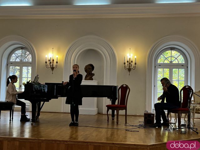 Koncert uczniów szkoły bielawskiej d-moll w Dworku Chopina