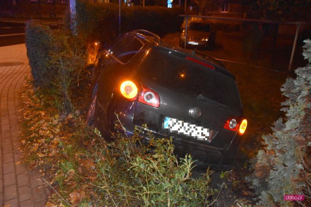 Volkswagenem wjechał w ogrodzenie