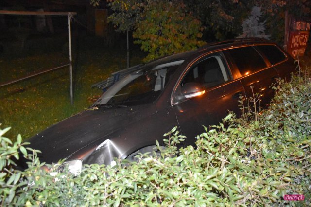 Volkswagenem wjechał w ogrodzenie