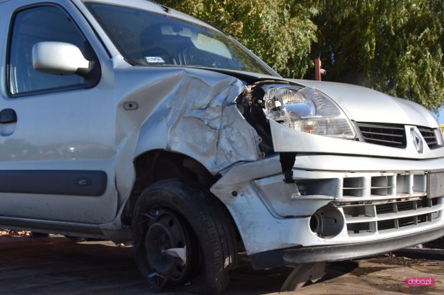 Renault uderzyło w latarnię