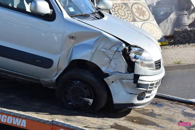 Renault uderzyło w latarnię