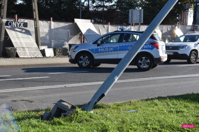 Renault uderzyło w latarnię